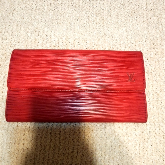 Louis Vuitton Red Wallet - Picture 1 of 11